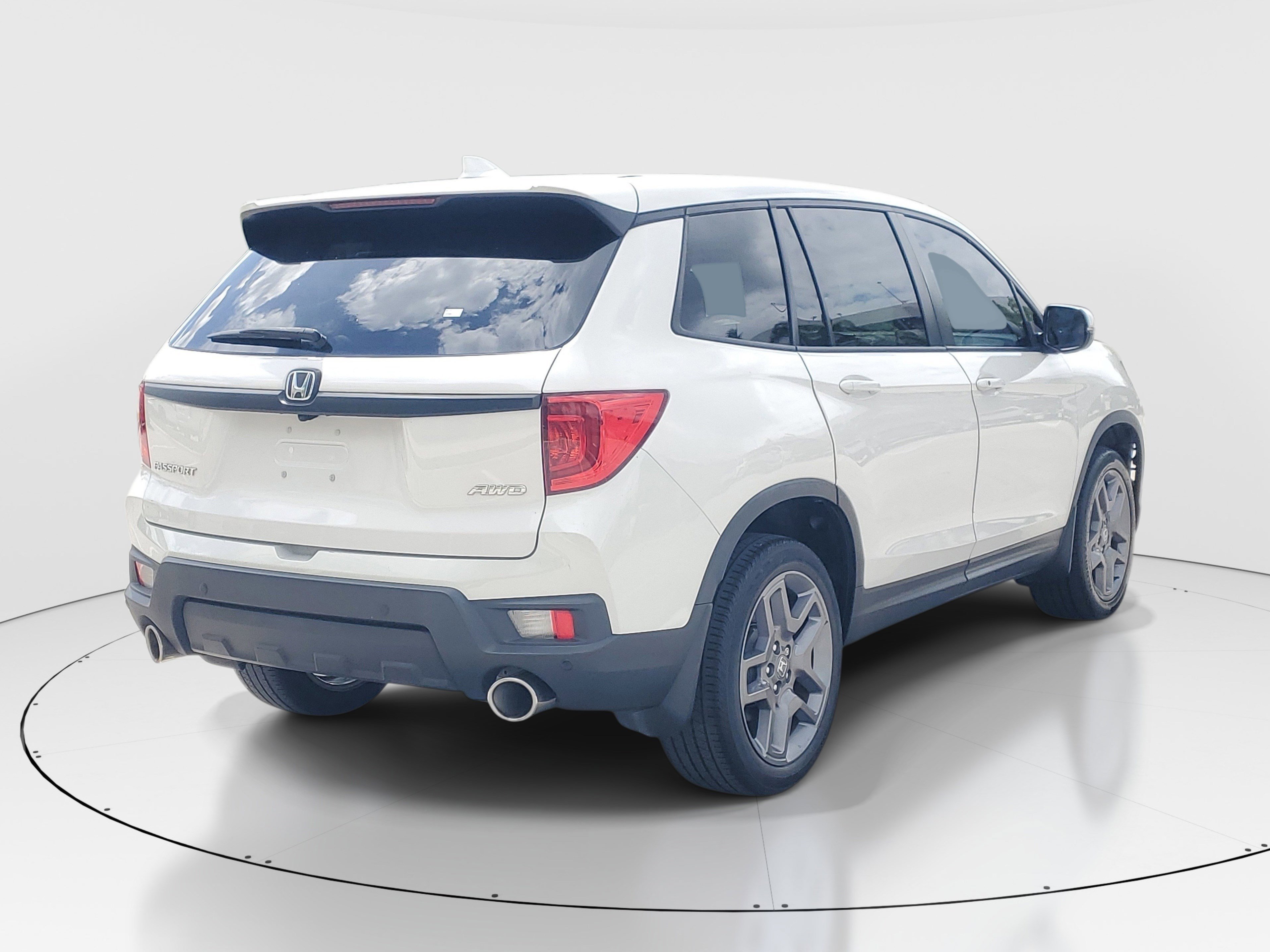 Used 2023 Platinum White Pearl Honda EX-L image 3