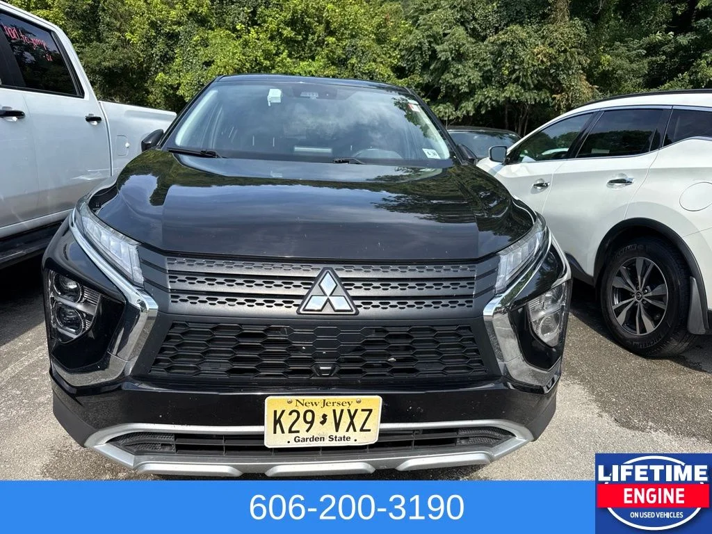 Used 2025  Mitsubishi SE image 4