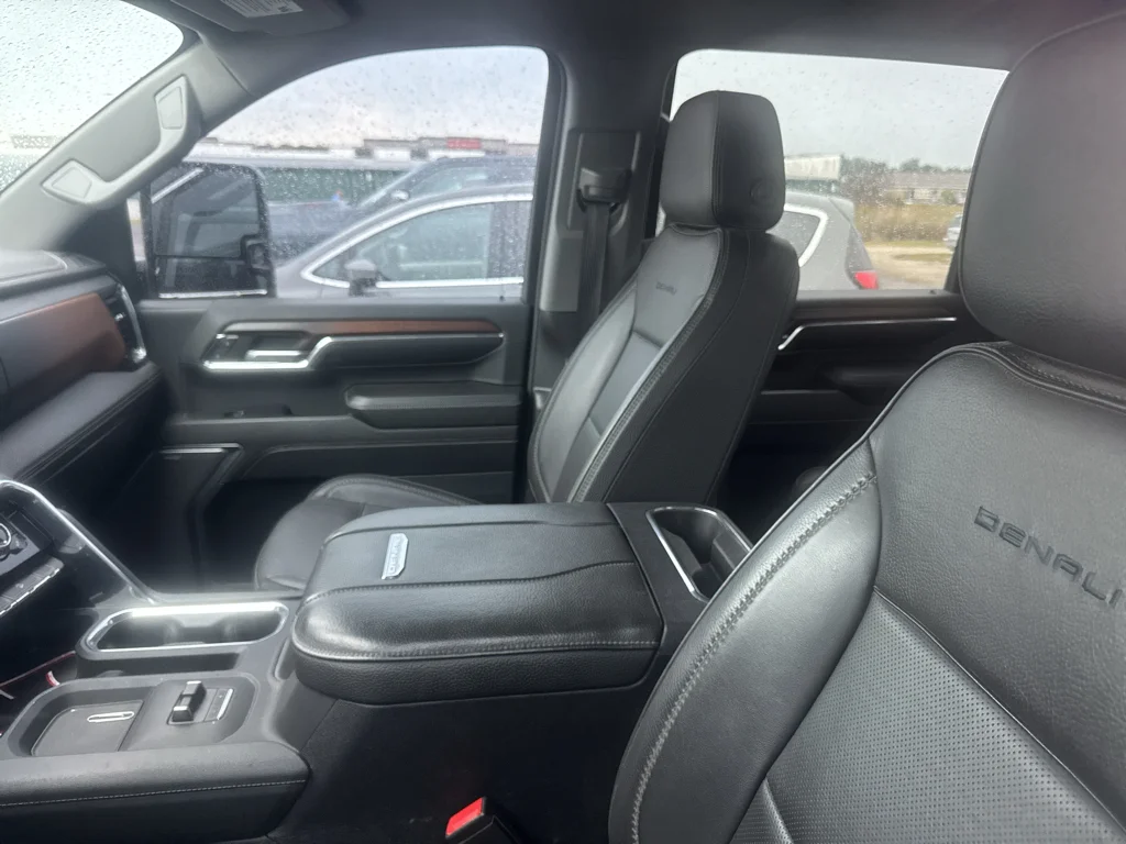 Used 2024 Onyx Black GMC Denali image 9