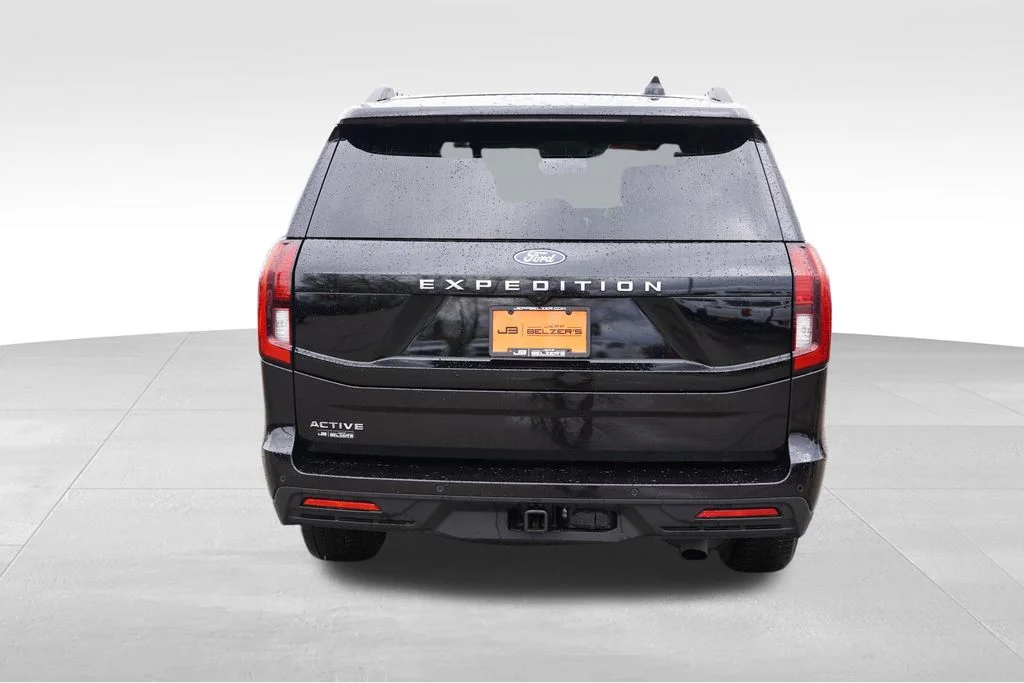 Used 2025 Agate Black Metallic Ford Active image 6