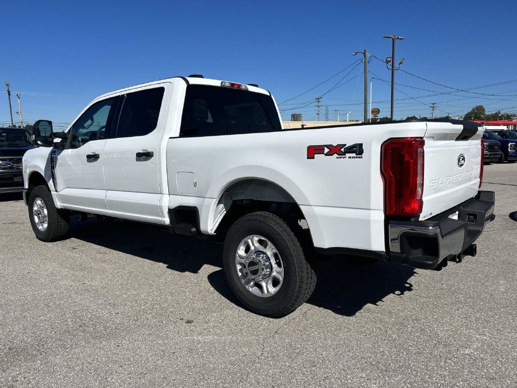 New 2027 Oxford White Ford F-250® XLT image 6