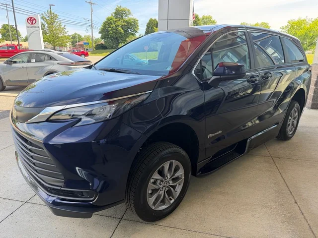 2026 Toyota Sienna LE