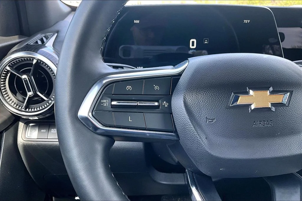 Used 2025 White Chevrolet LT image 14