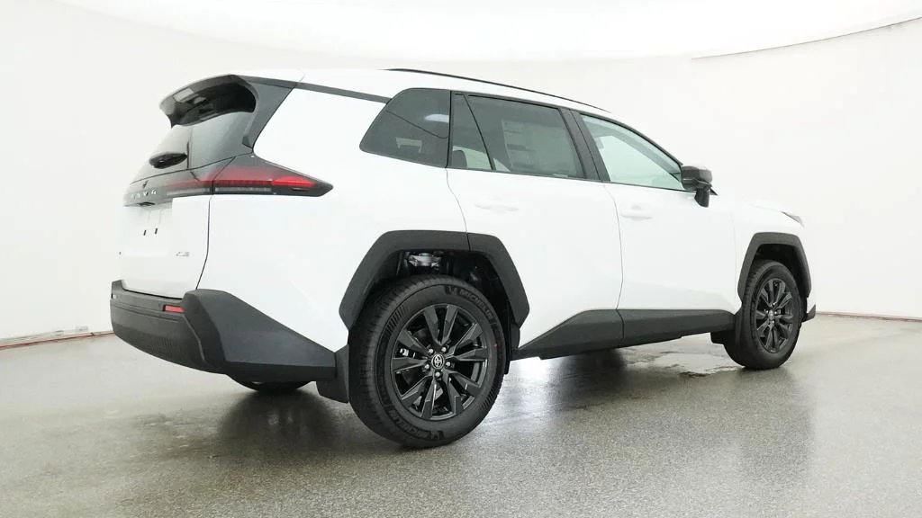 New 2026 Ice Cap Toyota XLE Premium image 12