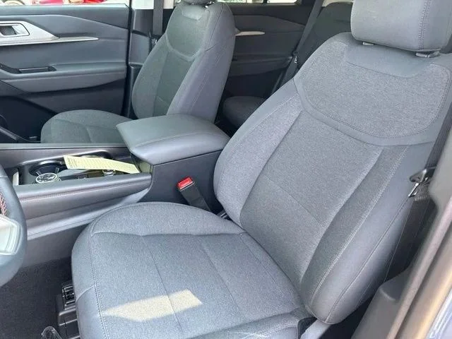 Used 2025 Vapor Blue Ford Active image 24