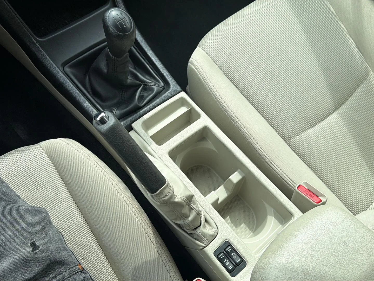 Used 2013 Satin White Pearl Subaru Premium image 18