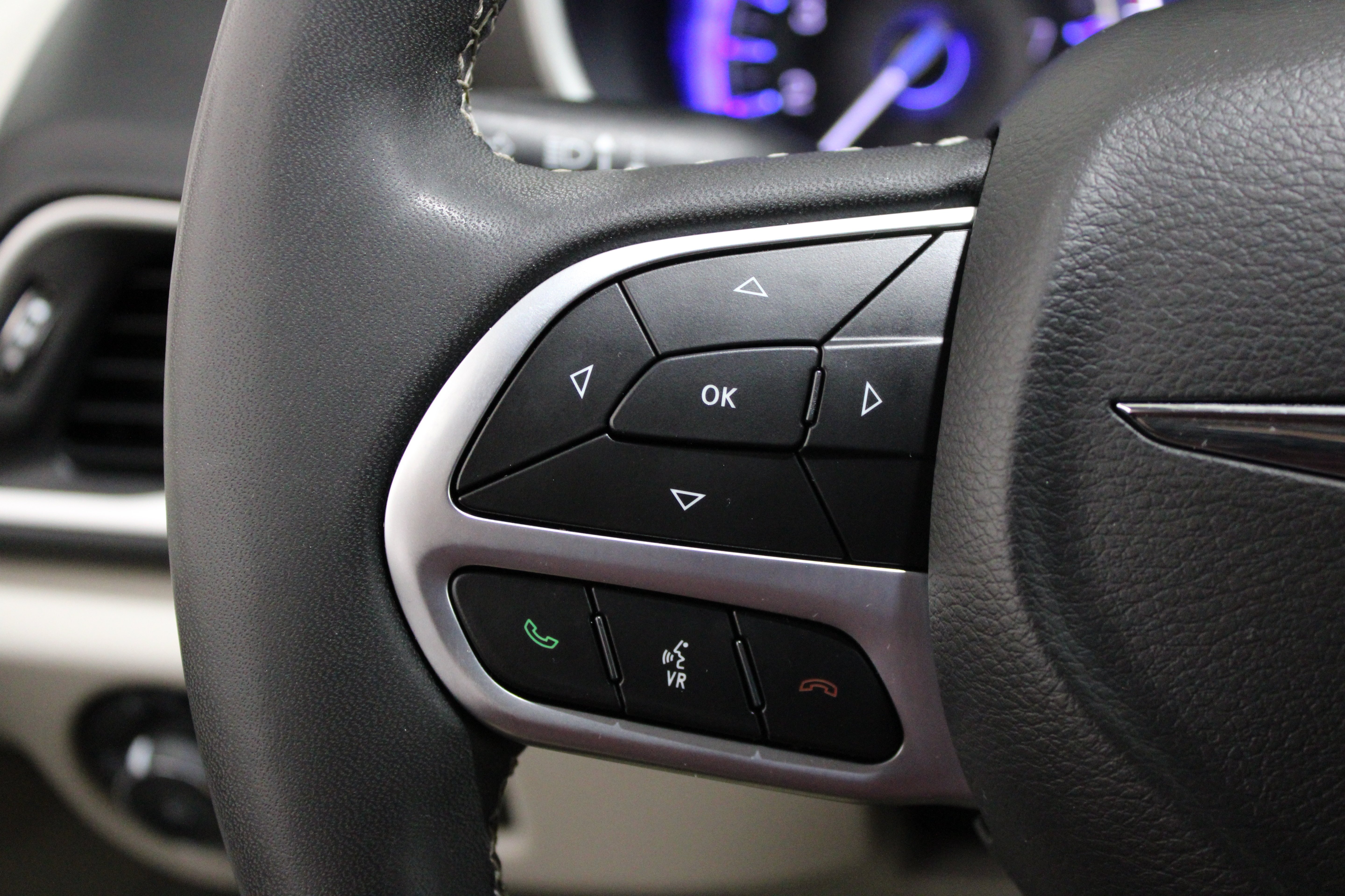 Used 2024 Bright White Clearcoat Chrysler Touring L image 9