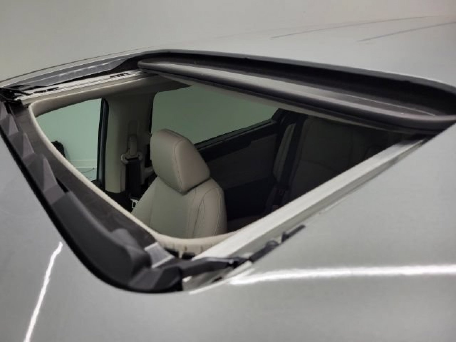 New 2026 Solar Silver Metallic Honda EX-L image 3
