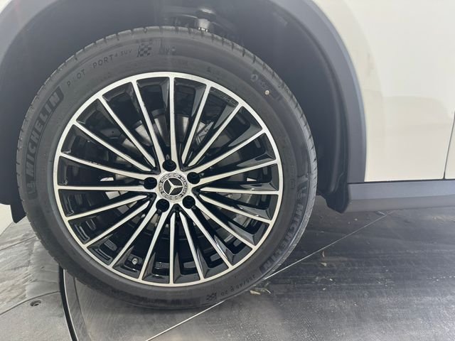 New 2026 Polar White Mercedes-Benz GLC 300 image 11