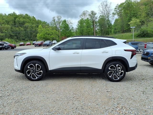 Used 2025 White Chevrolet 2RS image 4