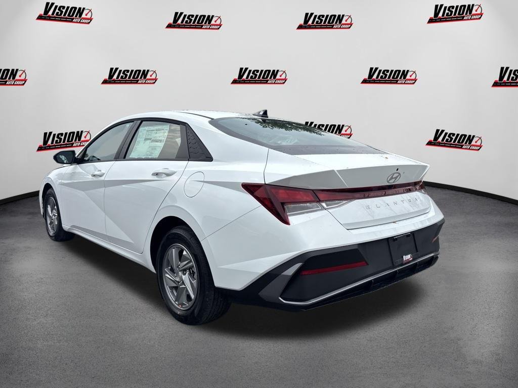 New 2026 White Hyundai SE image 7