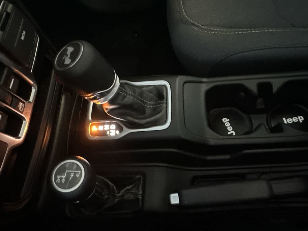 Used 2024 Anvil Clear Coat Jeep Sport S image 21