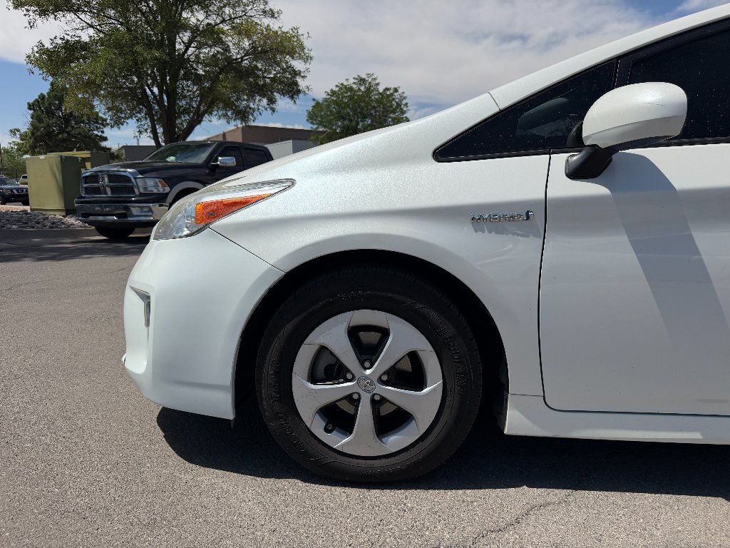 Used 2012 White Toyota One image 9