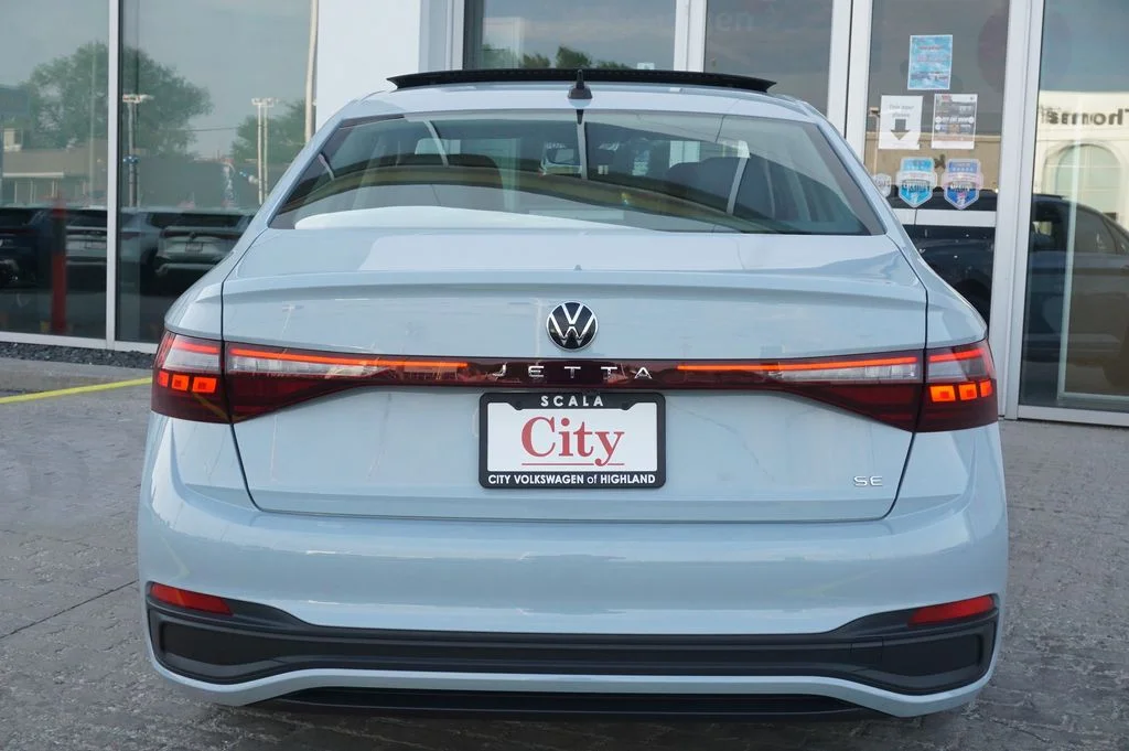 Certified Used 2025 Gray Volkswagen 1.5T SE image 11