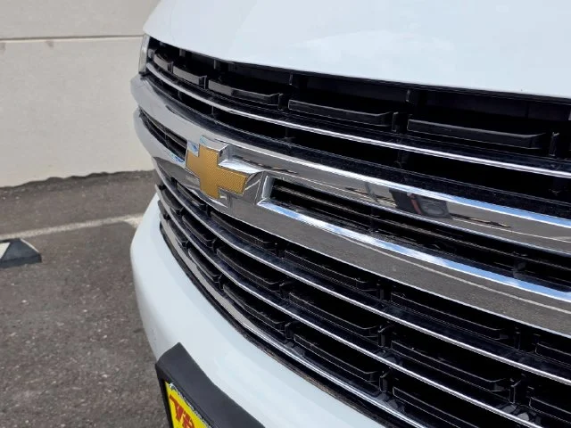 Used 2022 White Chevrolet LT image 10