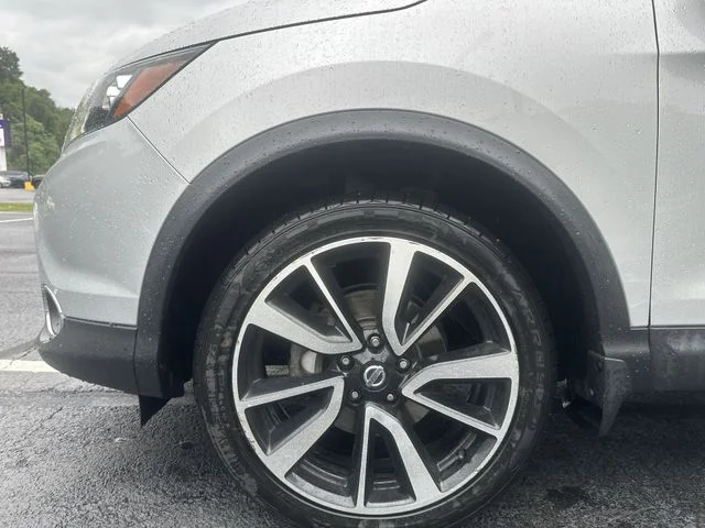 Used 2018 Silver Nissan SL image 22