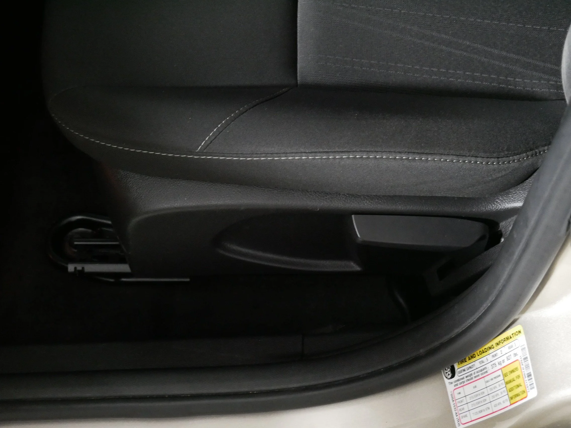 Used 2017 White Gold Metallic Ford SE image 20