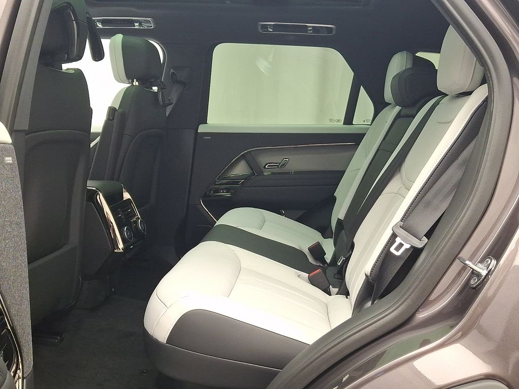 New 2026 Charente Grey Land Rover Dynamic SE image 6