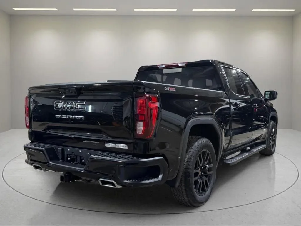 Used 2024 Onyx Black GMC Elevation image 4