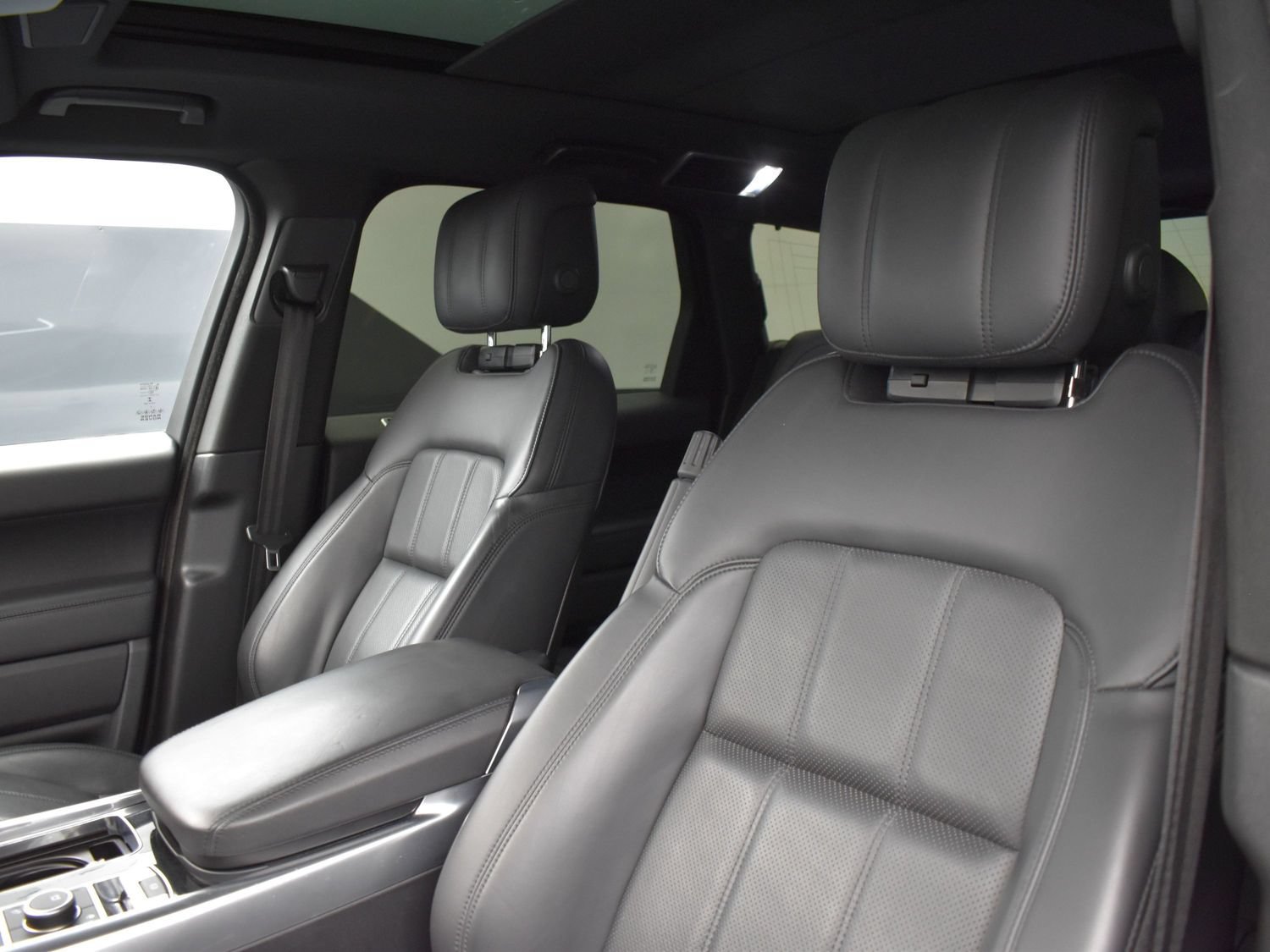Used 2019 Fuji White Land Rover HSE image 13