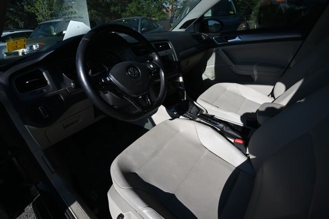 Used 2015 Black Volkswagen SE image 9