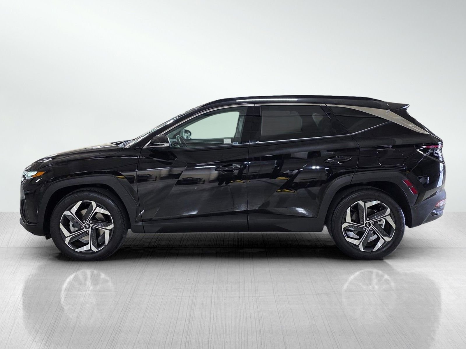 Used 2023 Phantom Black Hyundai Limited image 4