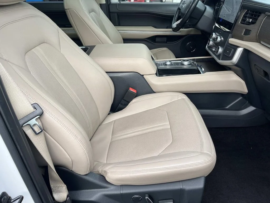 Used 2022 White Ford Limited image 29