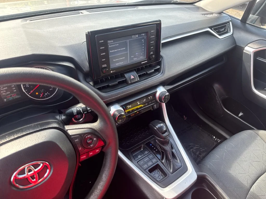Used 2021 Silver Toyota XLE image 23