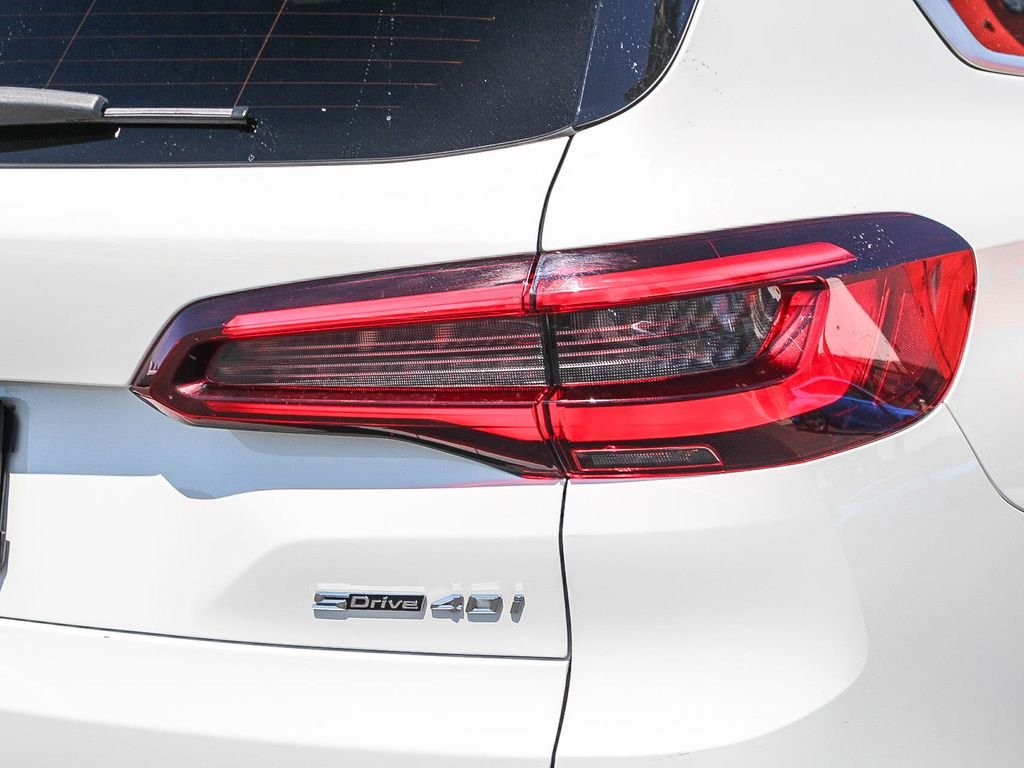 Used 2023 White BMW sDrive40i image 7