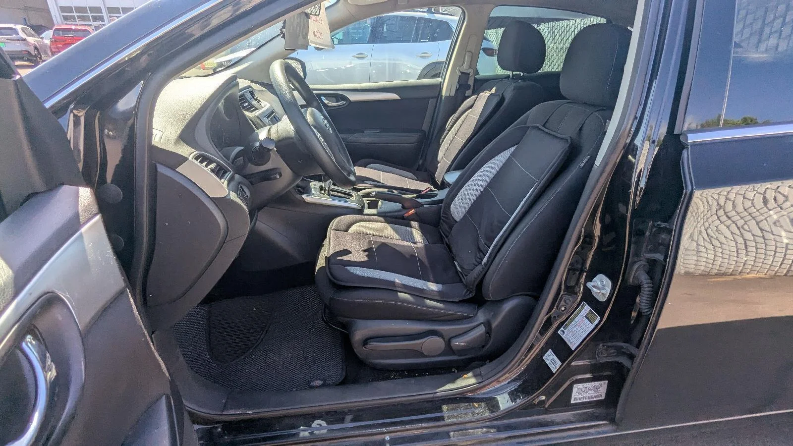 Used 2017  NISSAN  image 14