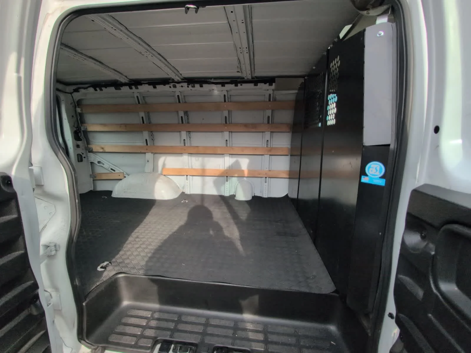 Used 2023 Summit White GMC  image 20
