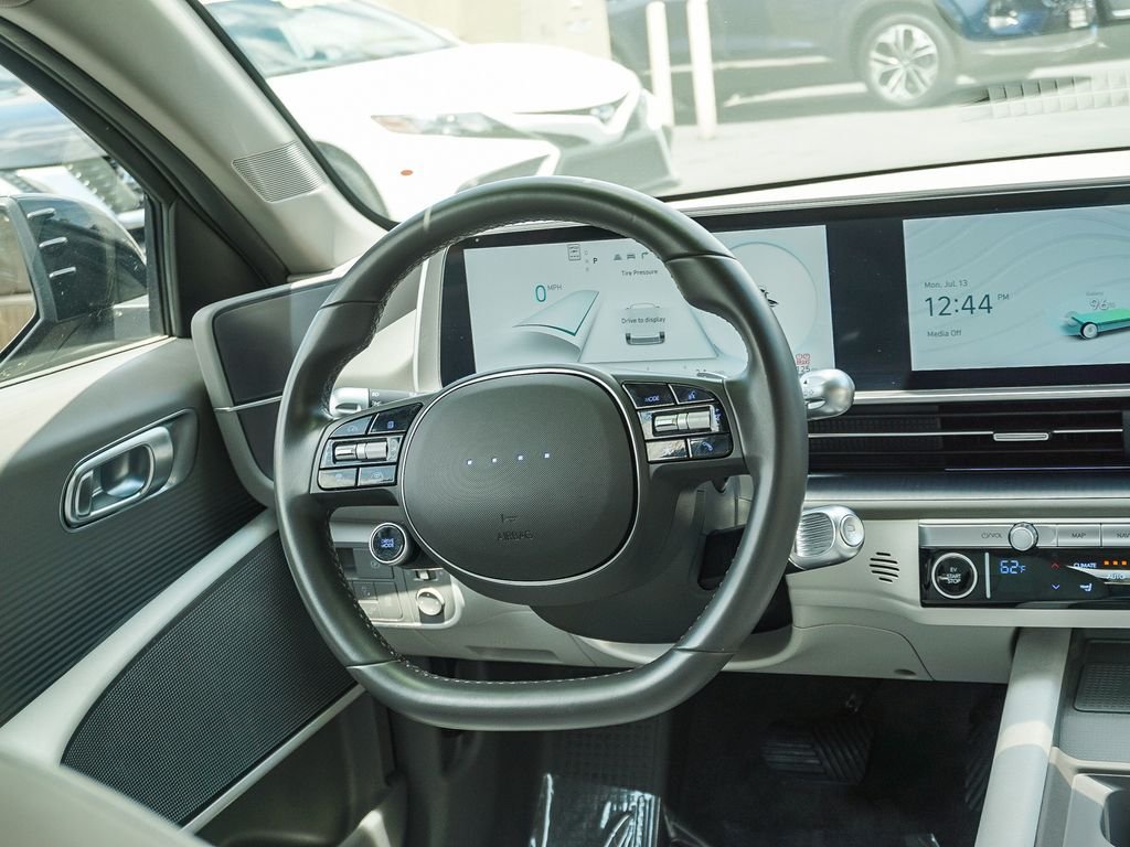 Used 2023 Black Hyundai SEL image 17