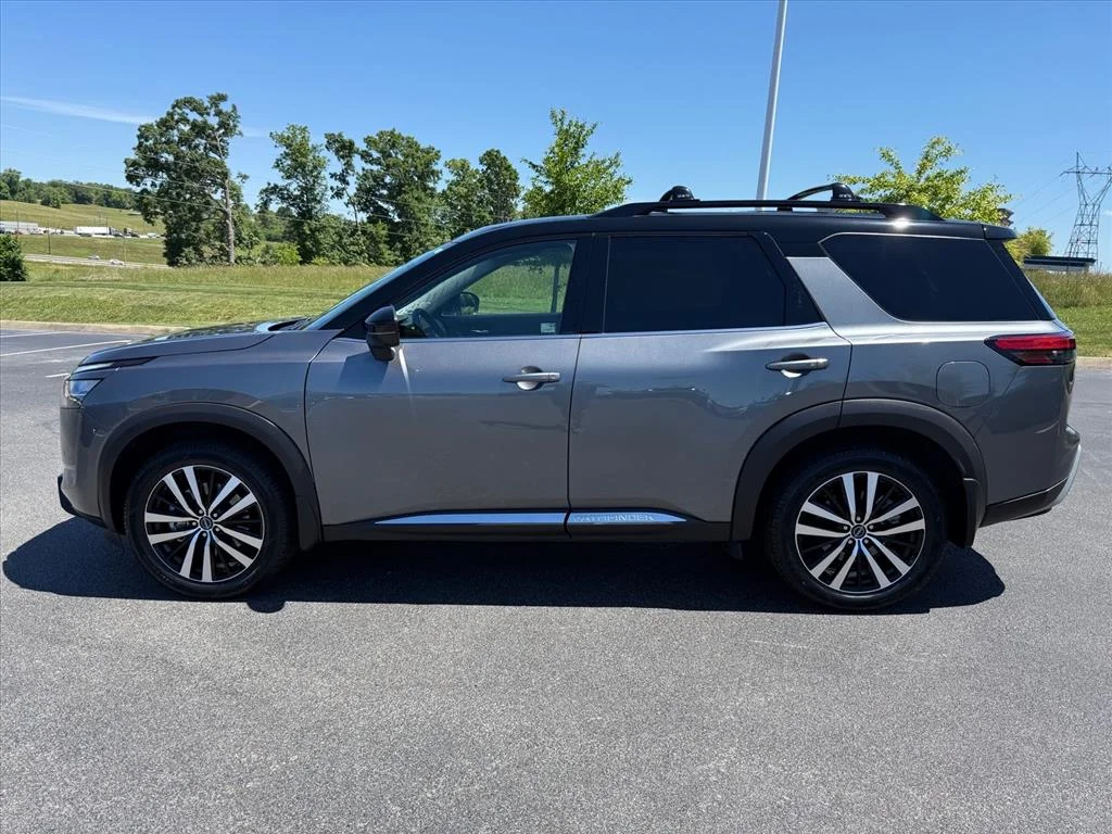 2024 Nissan Pathfinder Platinum 4WD's photo