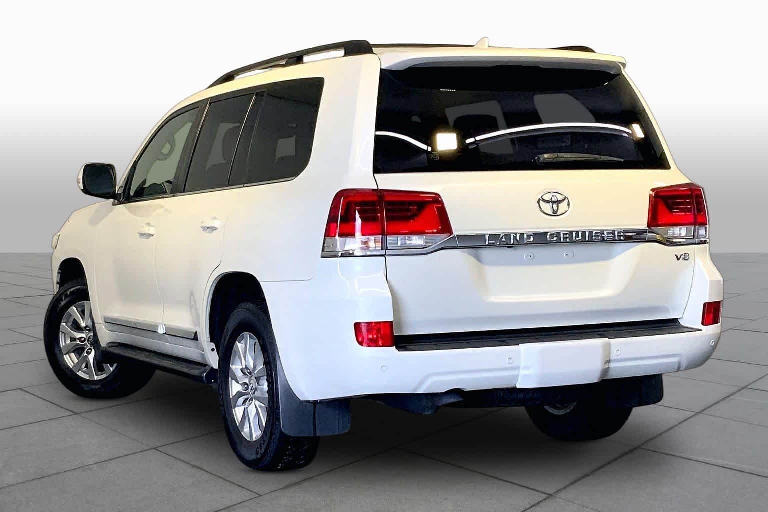 Used 2019 Blizzard Pearl Toyota  image 12