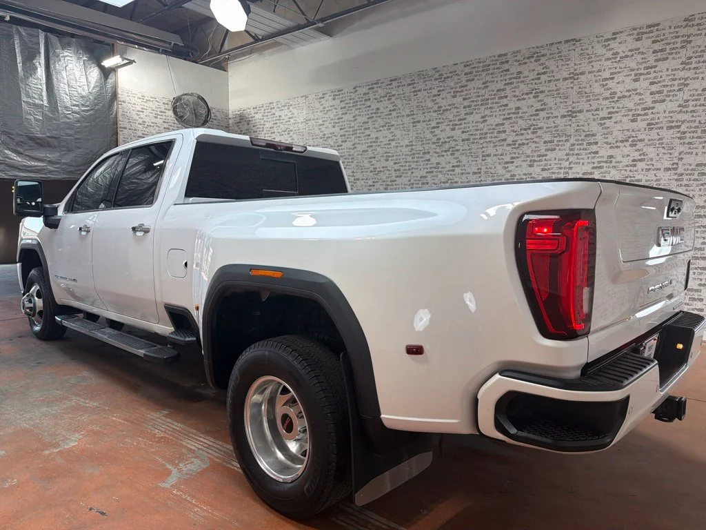 Used 2020 White Frost Tricoat GMC Denali image 5