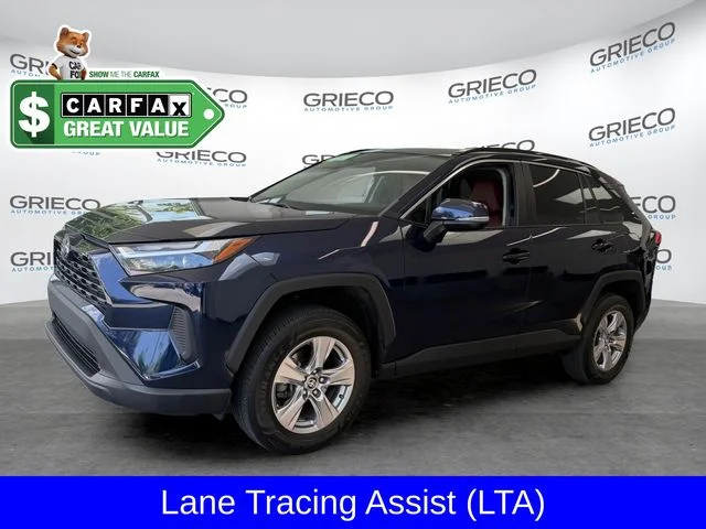 Used 2022  Toyota XLE image 3