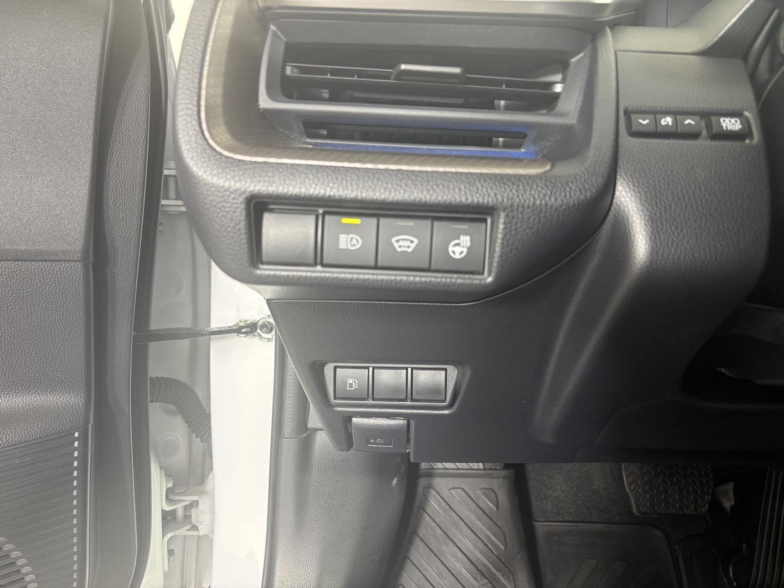 Used 2024 Wind Chill Pearl Toyota XLE image 21