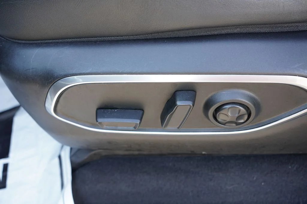 Certified Used 2022 White Jeep Series III image 28