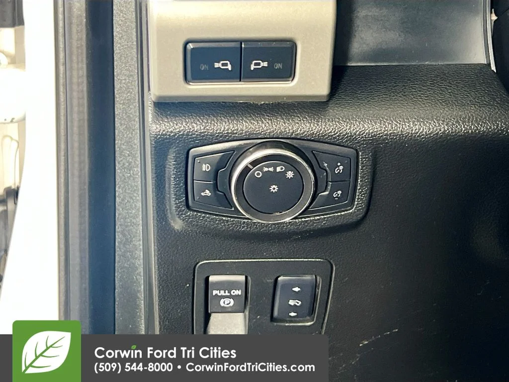 Used 2015 White Platinum Clearcoat Metallic Ford Lariat image 18