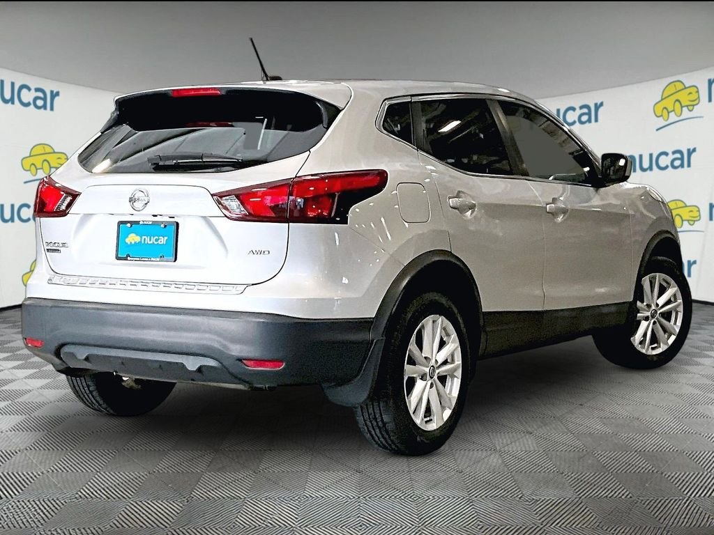 Used 2019 Silver Nissan S image 6