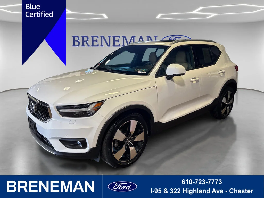 2020 Volvo XC40 Momentum AWD photo