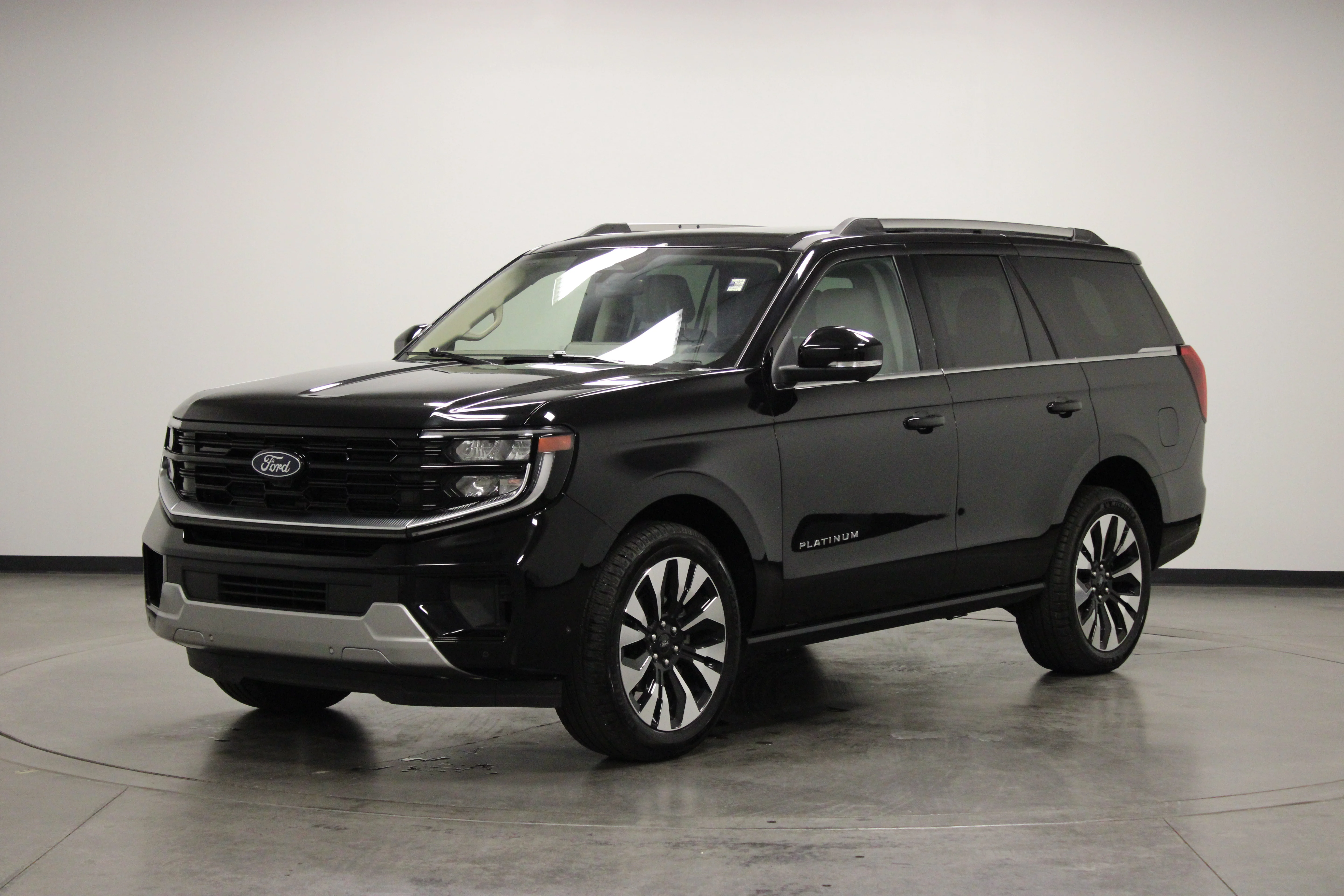 Used 2025 Black Metallic Ford Platinum image 4