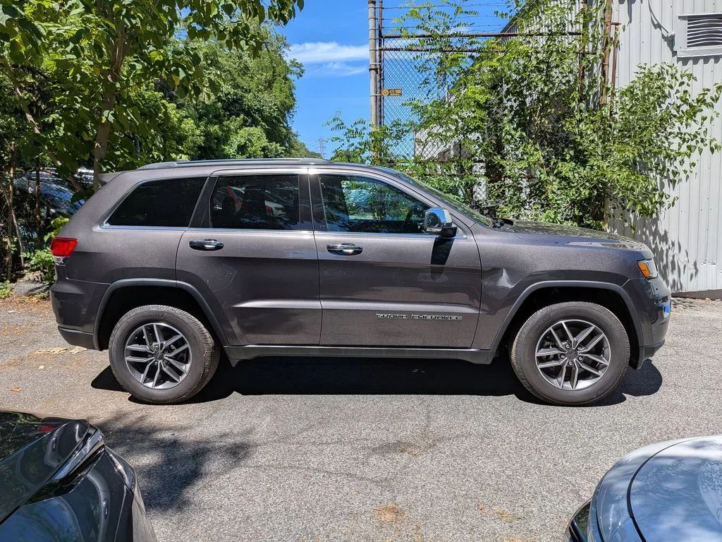 Used 2021 Gray Jeep Limited image 5