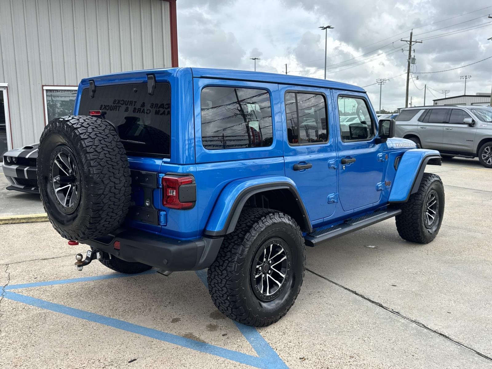 Used 2024 Hydro Blue Pearlcoat Jeep Rubicon X image 7