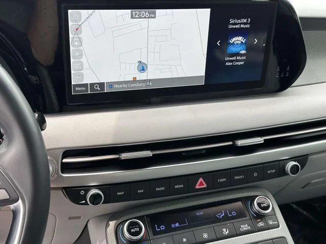 Used 2023 White Hyundai SEL image 3