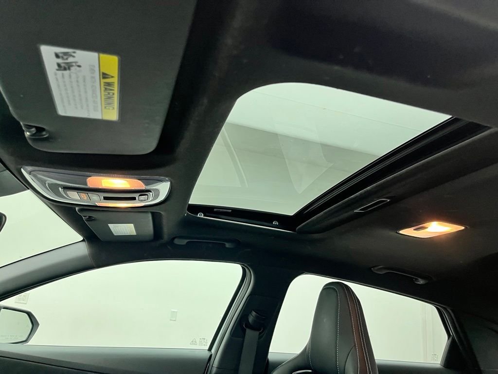 Used 2022 White Hyundai Base image 5