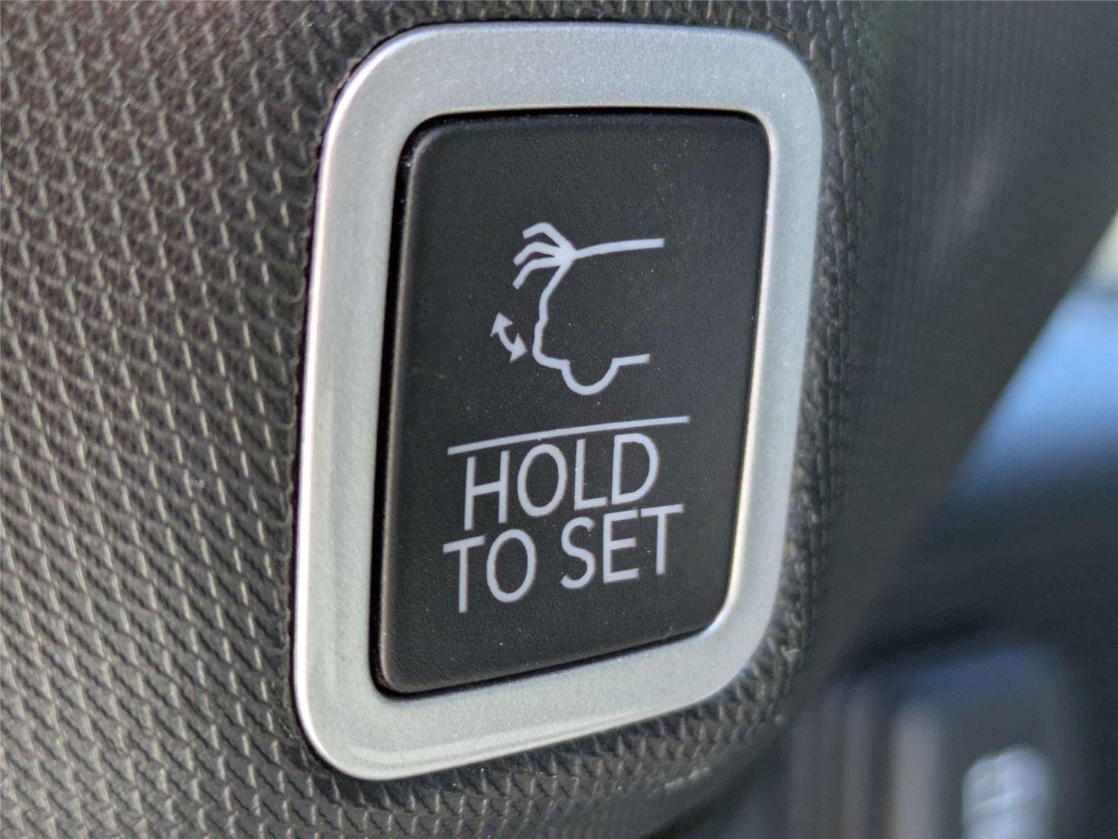 Used 2025 Velvet Red Pearlcoat Jeep Limited image 16