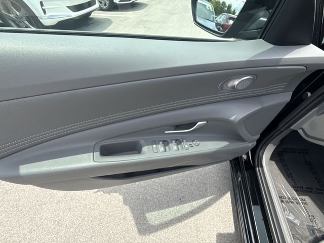 Used 2023 Black Hyundai SEL image 13