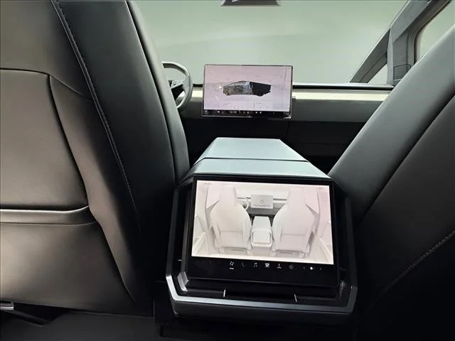Used 2024  Tesla Base image 14