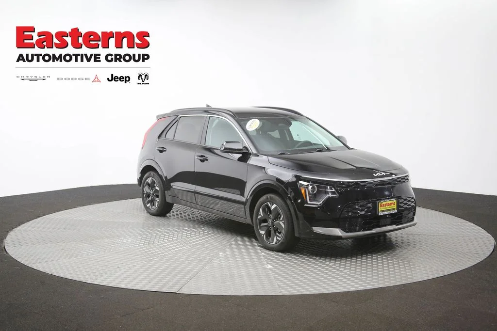 Used 2024 Black Kia Wind image 51